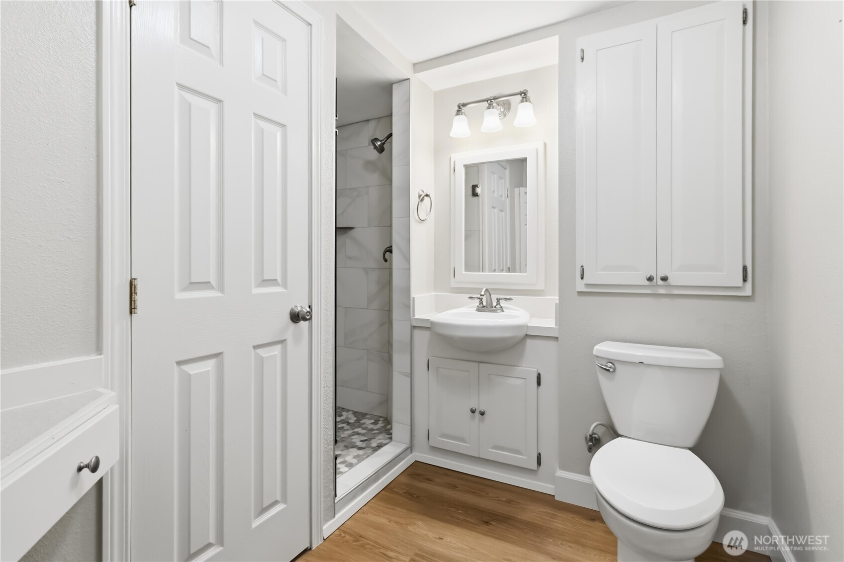 1306 23rd Avenue Longview, WA 98632 - Photo 24 of 40 a bathroom with a toilet a sink and a mirror