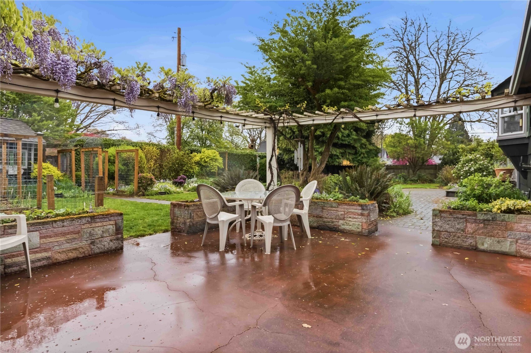 1306 23rd Avenue Longview, WA 98632 - Photo 28 of 40 a view of a patio with table and chairs potted plants and large tree