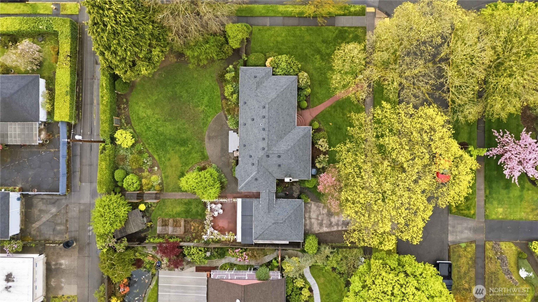 1306 23rd Avenue Longview, WA 98632 - Photo 37 of 40 aerial view of a house with a yard
