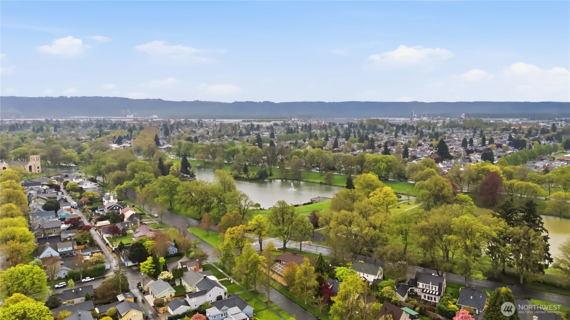 1306 23rd Avenue Longview, WA 98632 - Photo 39 of 40 a view of lake and mountain