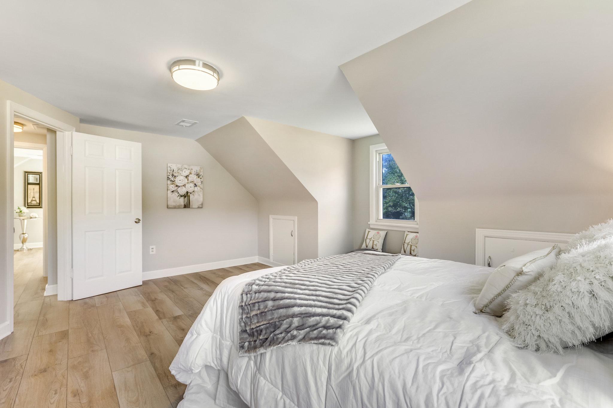 11410 Waples Mill Road Oakton, VA 22124 - Photo 35 of 62 Bedroom#2 cozy, spacious with scenic views.