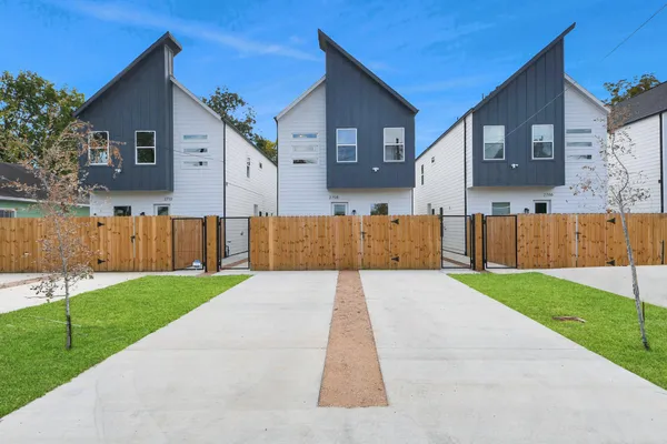 $1,800 | 2708 Bostic Street, Unit B, Houston, TX 77093