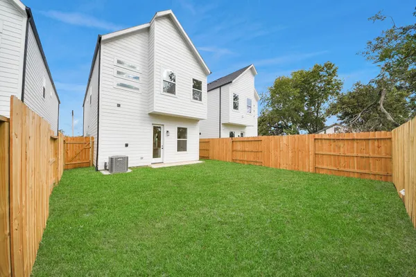 $1,800 | 2708 Bostic Street, Unit B, Houston, TX 77093