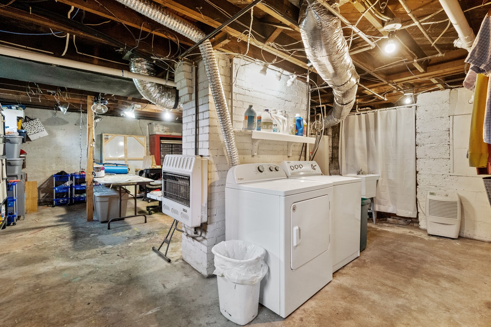 410 Connell Street Springfield, TN 37172 - Photo 23 of 24 a utility room with dryer and washer