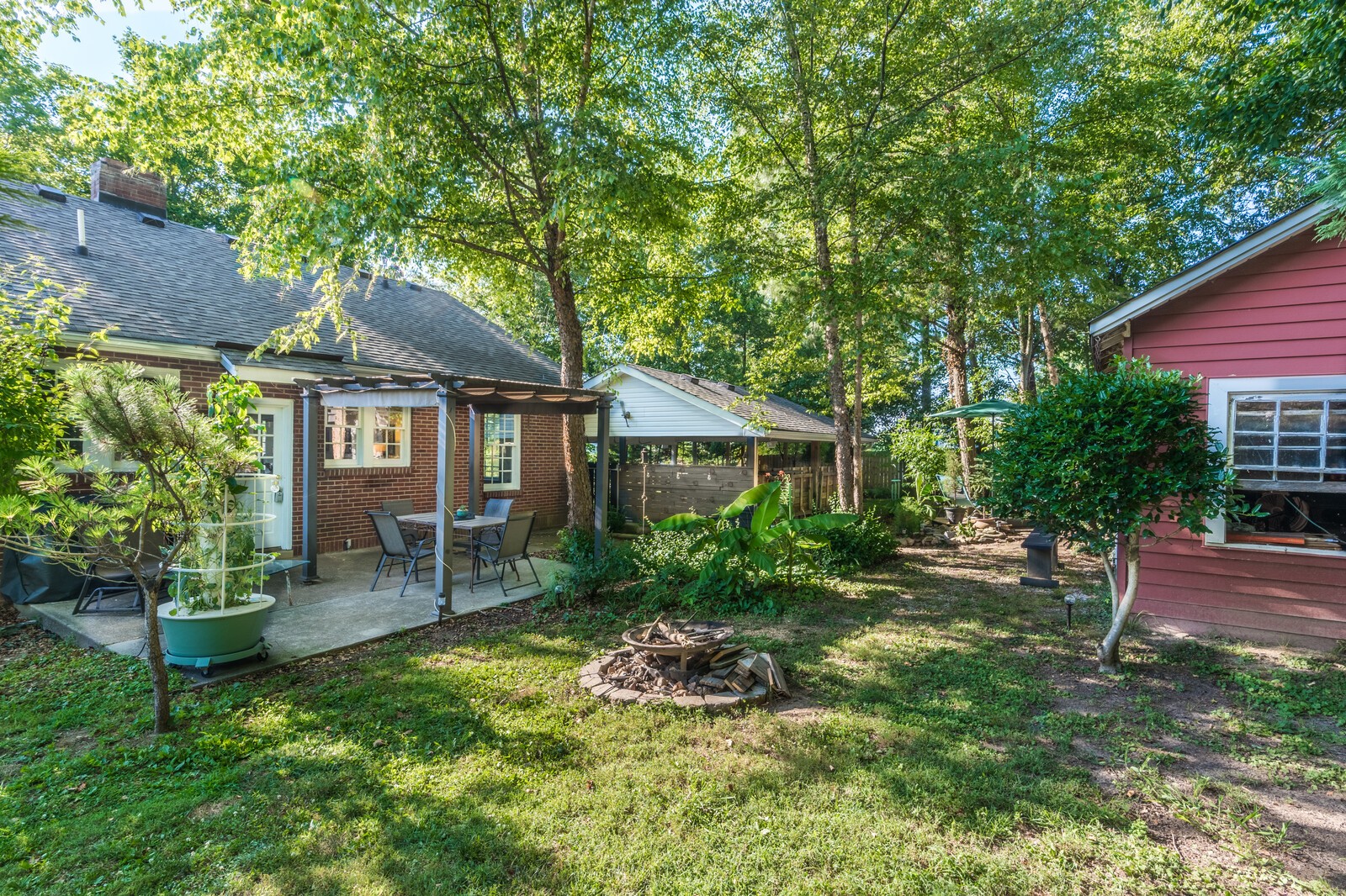 410 Connell Street Springfield, TN 37172 - Photo 6 of 24 a backyard of a house with seating space