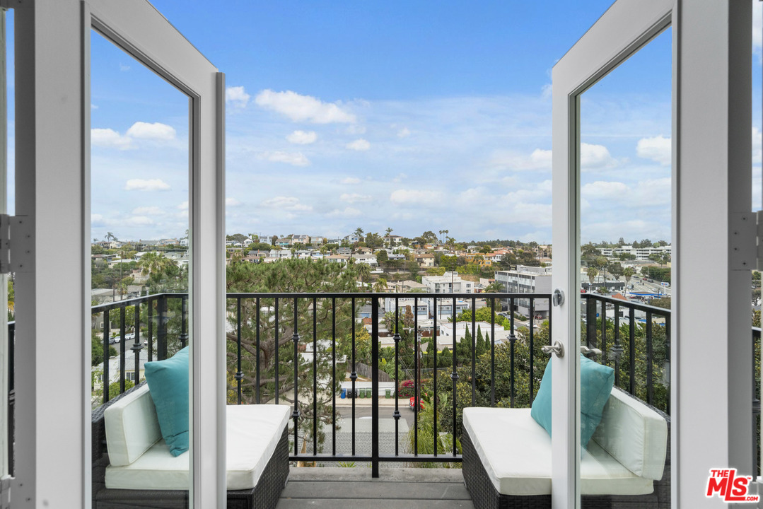 7106 Trask Avenue Playa del Rey, CA 90293 - Photo 2 of 46 Gallery Image 2