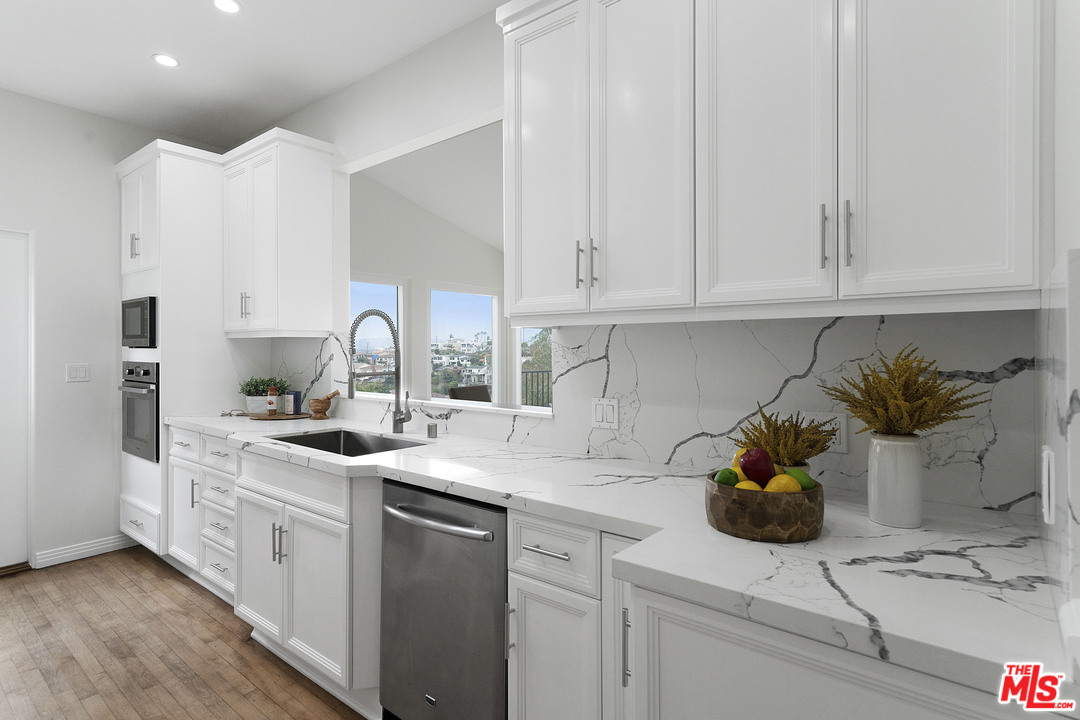 7106 Trask Avenue Playa del Rey, CA 90293 - Photo 11 of 46 Gallery Image 11