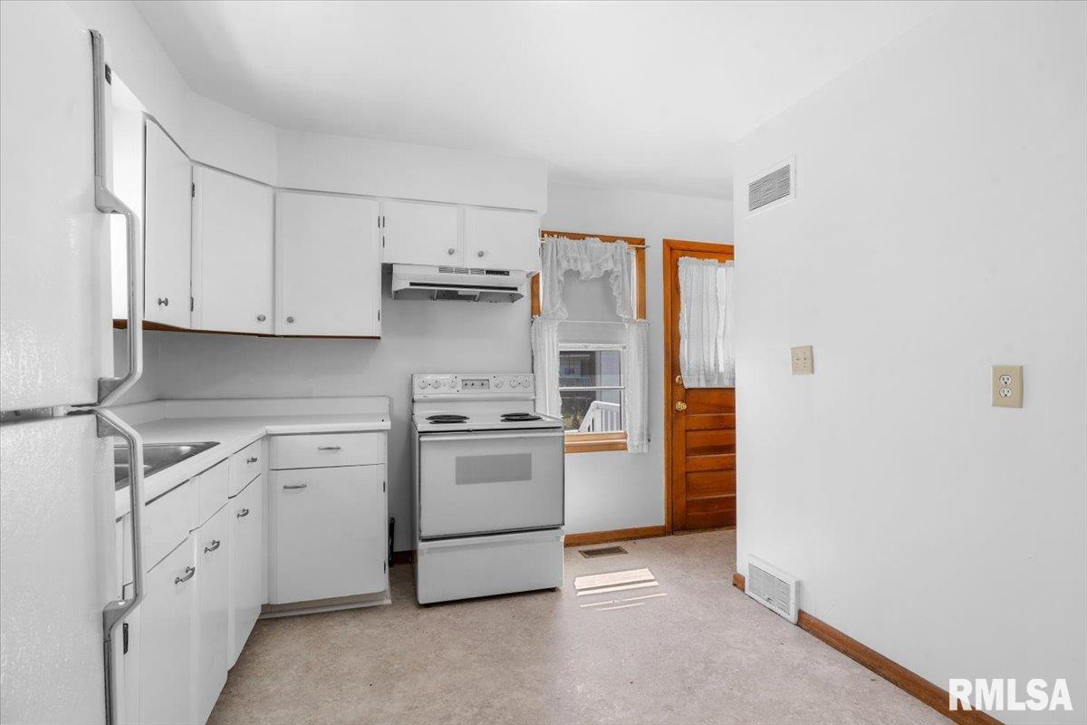 4 Midland Court Springfield, IL 62702 - Photo 3 of 29