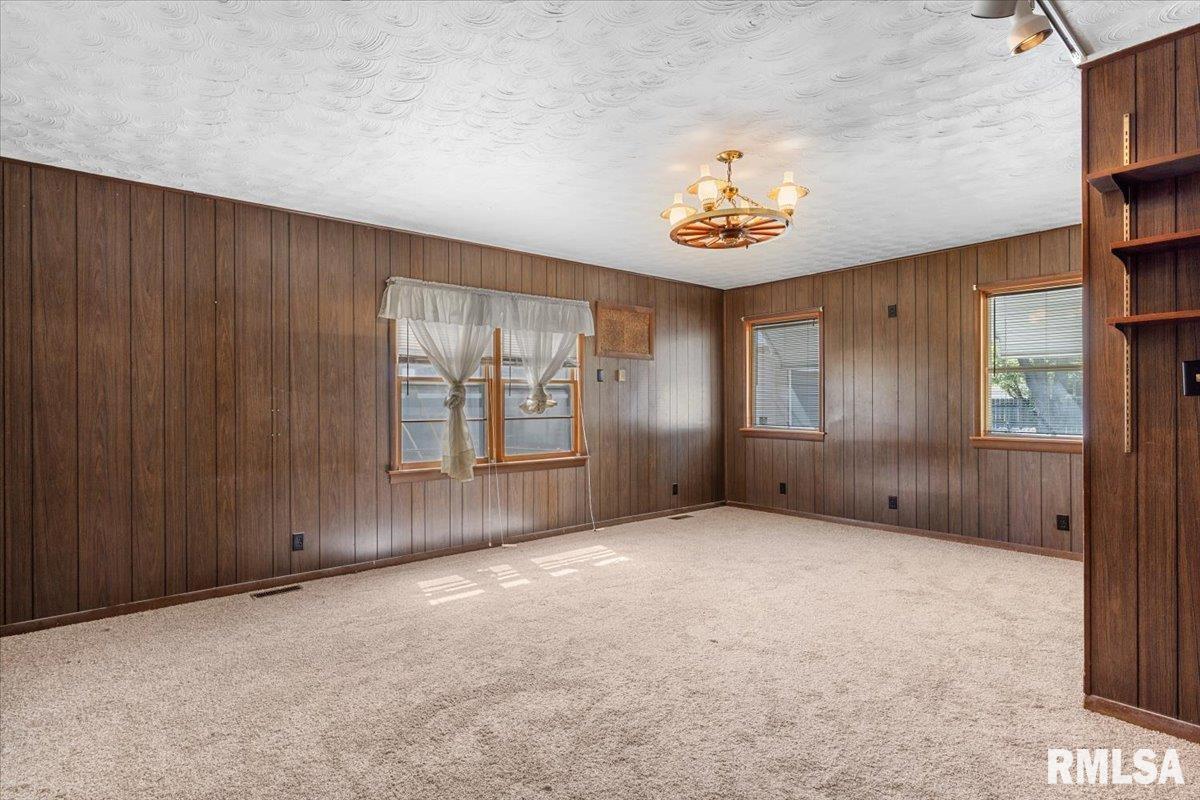 4 Midland Court Springfield, IL 62702 - Photo 9 of 29