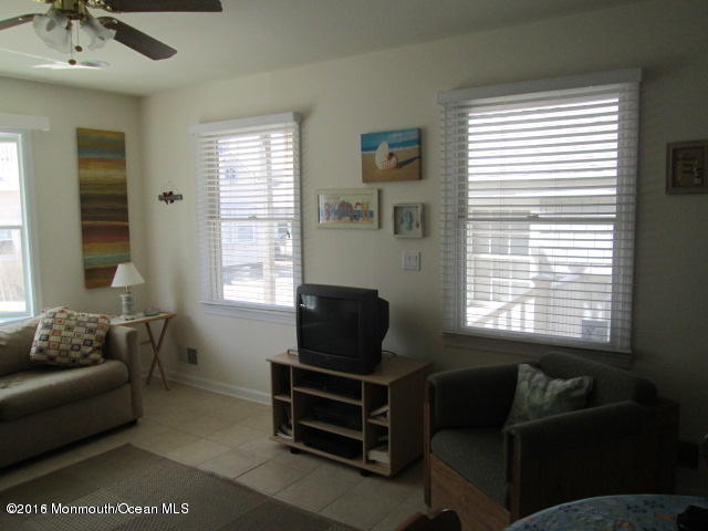 31 West Rutherford Lane Lavallette, NJ 08735 - Photo 2 of 14 2