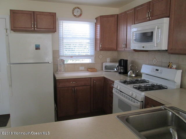 31 West Rutherford Lane Lavallette, NJ 08735 - Photo 5 of 14 5