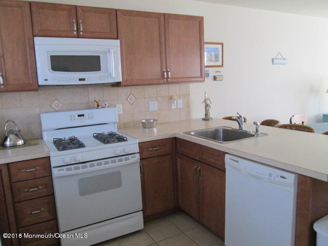 31 West Rutherford Lane Lavallette, NJ 08735 - Photo 6 of 14 6