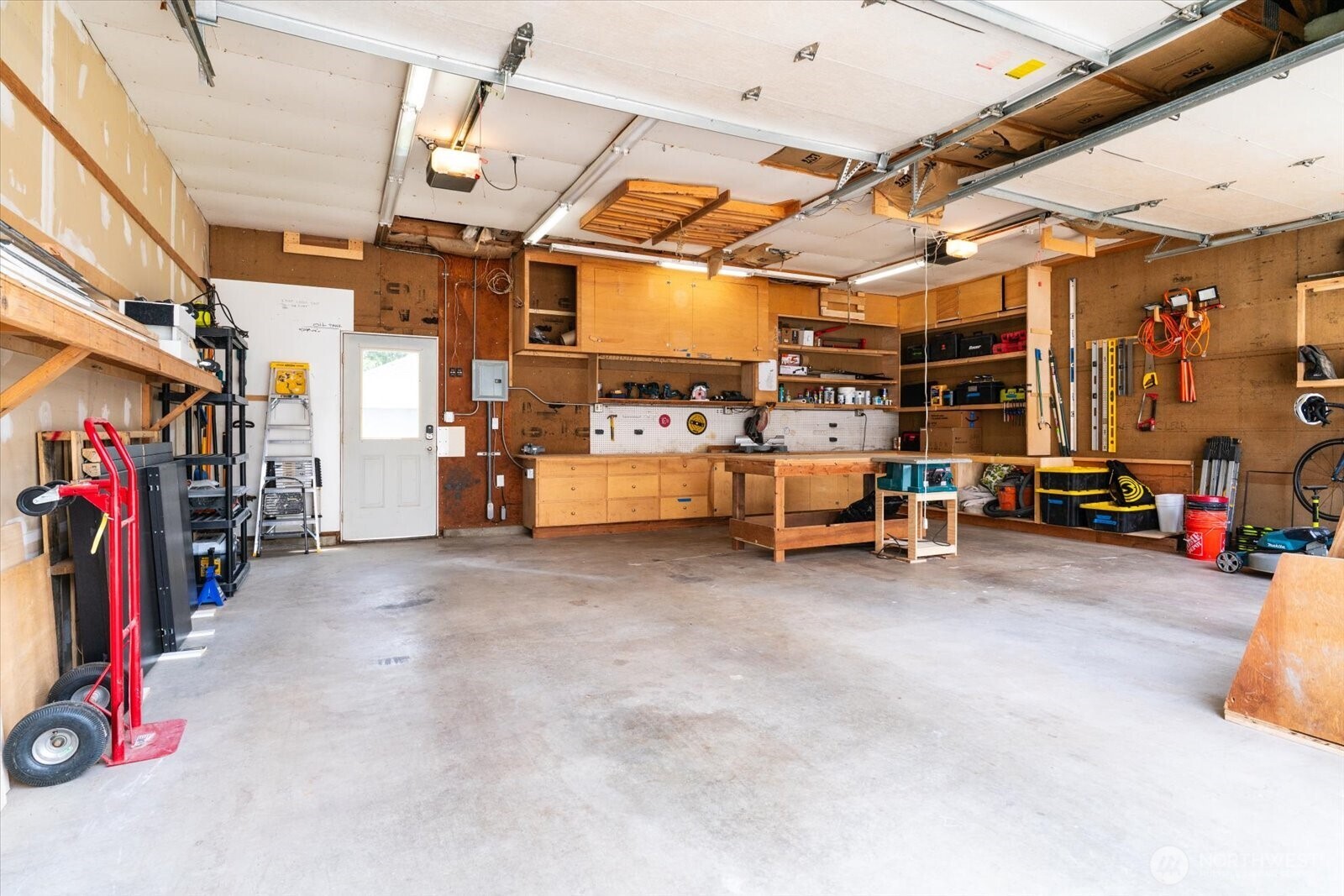 2129 42nd Avenue Southwest Seattle, WA 98116 - Photo 28 of 40