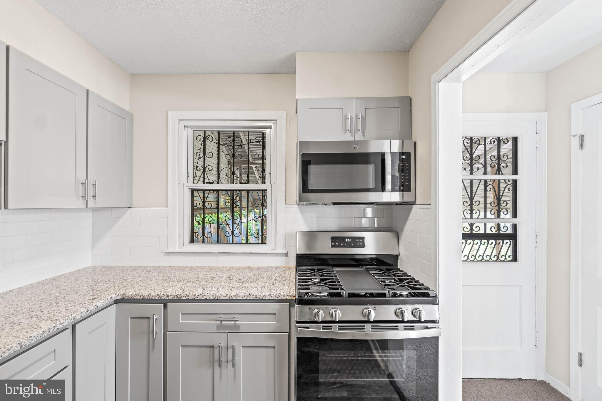 905 Comanche Drive Oxon Hill, MD 20745 - Photo 11 of 23 Kitchen