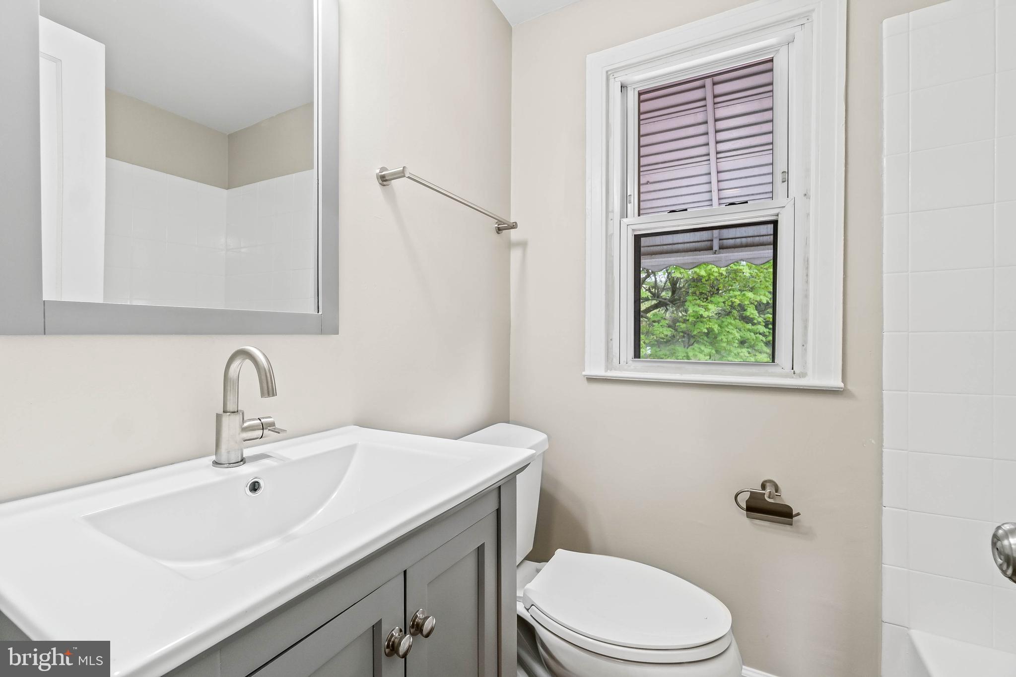 905 Comanche Drive Oxon Hill, MD 20745 - Photo 20 of 23 Bathroom