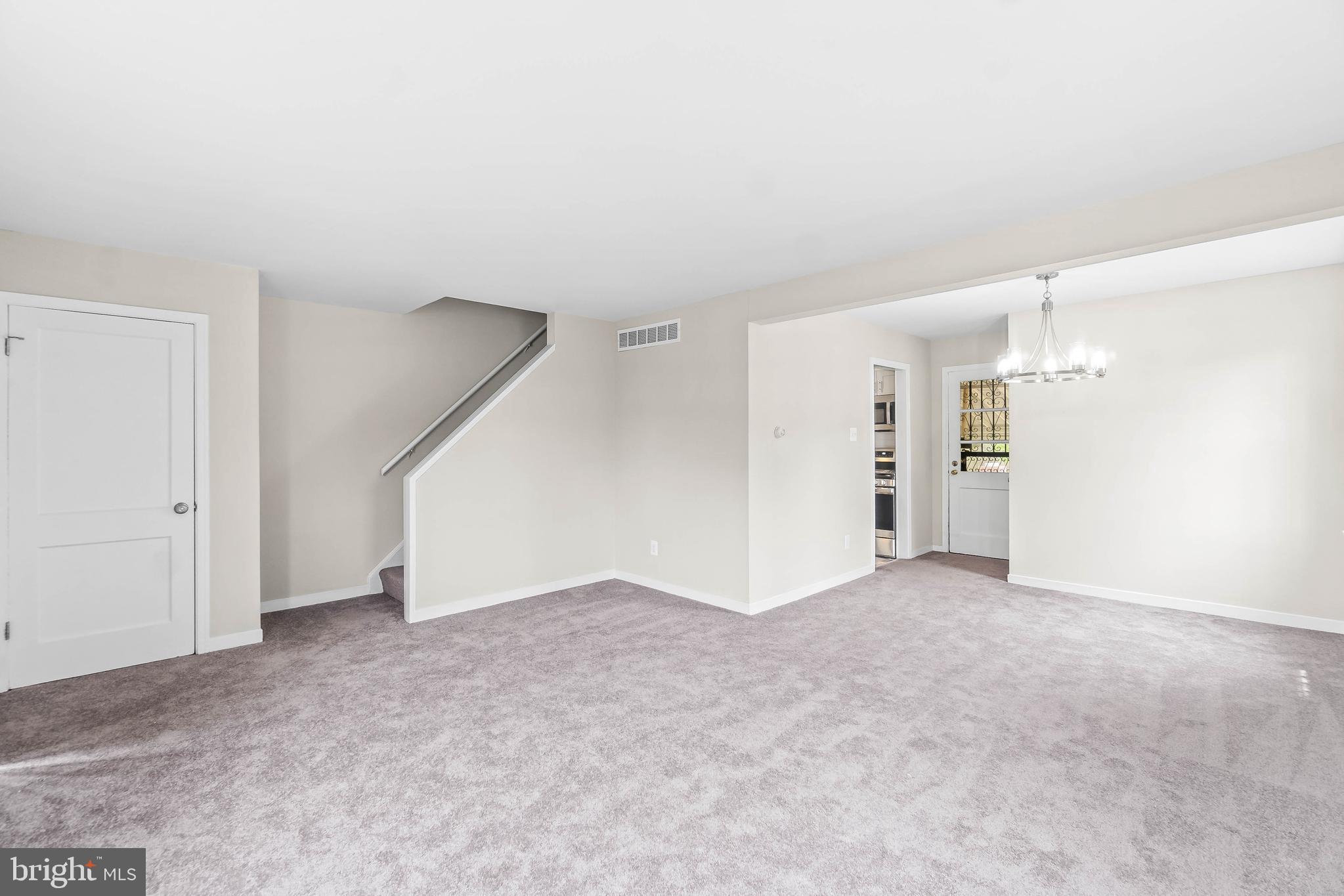 905 Comanche Drive Oxon Hill, MD 20745 - Photo 5 of 23 Living Room