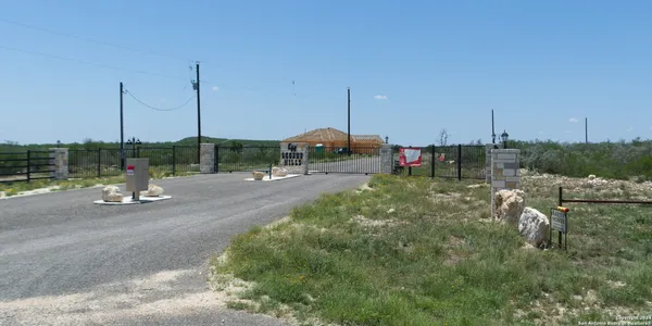 $93,500 | 61 Friendship Hills, Uvalde, TX 78801