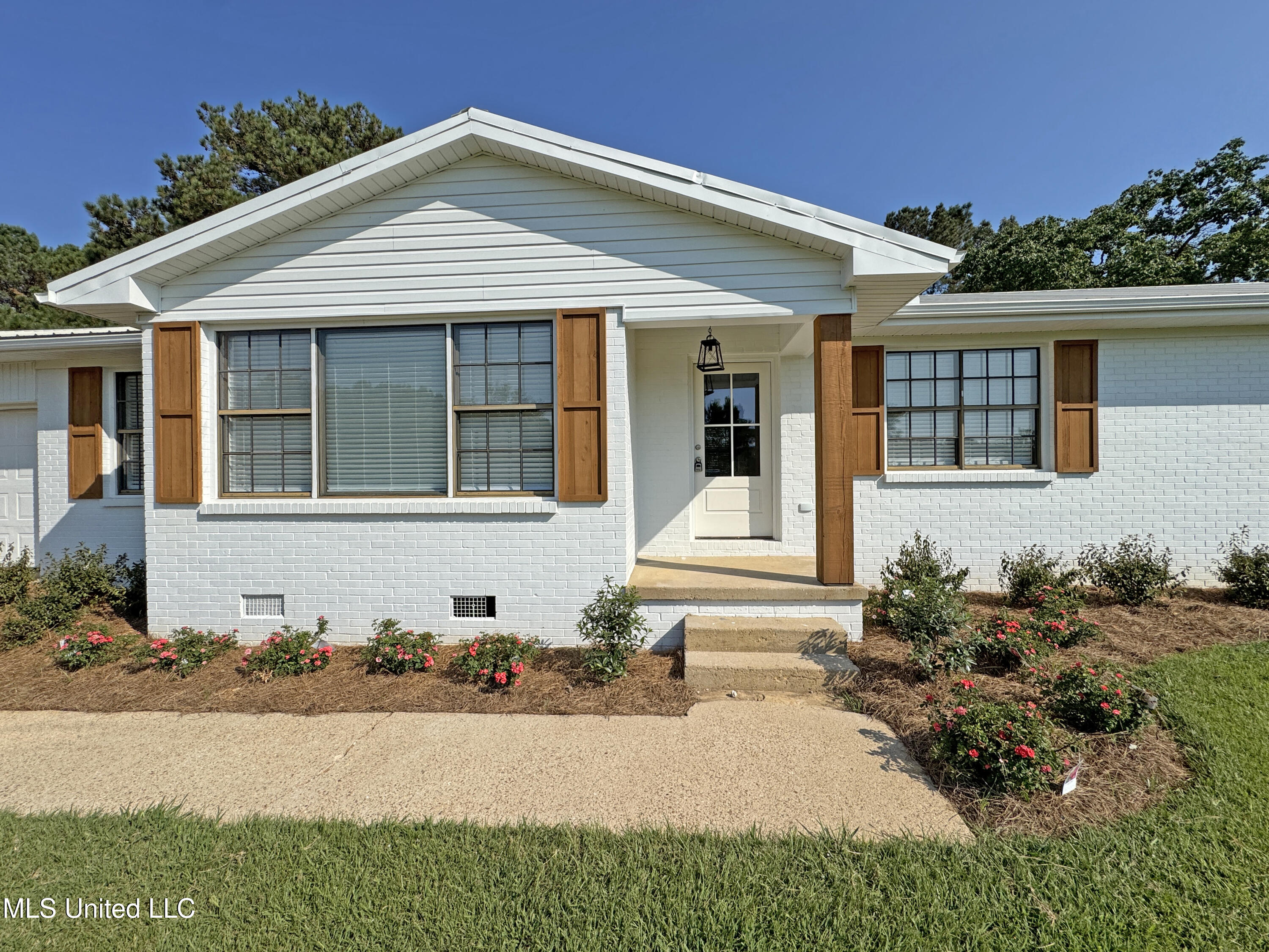 122 Duffey Drive Florence, MS 39073 - Photo 3 of 22 Photo Sep 19 2025, 10 00 16 AM