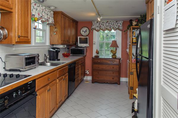 47 Ann Vinal Road Scituate, MA 02066 - Photo 6 of 22 Gallery Image 6