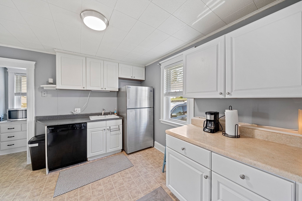 5 Fuller Road Weymouth, MA 02191 - Photo 4 of 38