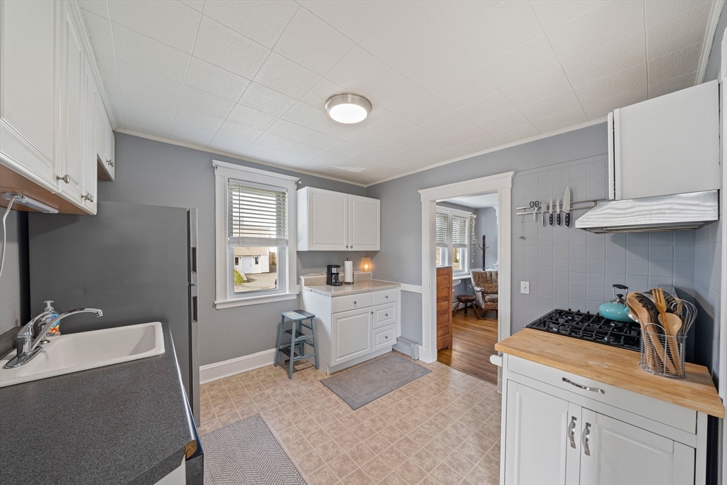 5 Fuller Road Weymouth, MA 02191 - Photo 7 of 38