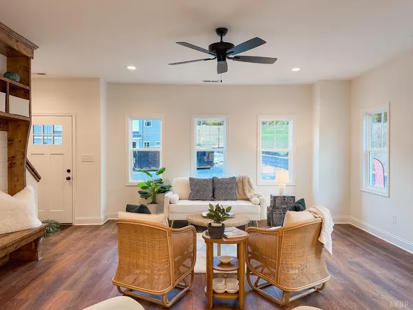 $258,900 | 110 Aaron Place, Unit 611, Lynchburg, VA 24502