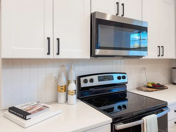 $258,900 | 110 Aaron Place, Unit 611, Lynchburg, VA 24502