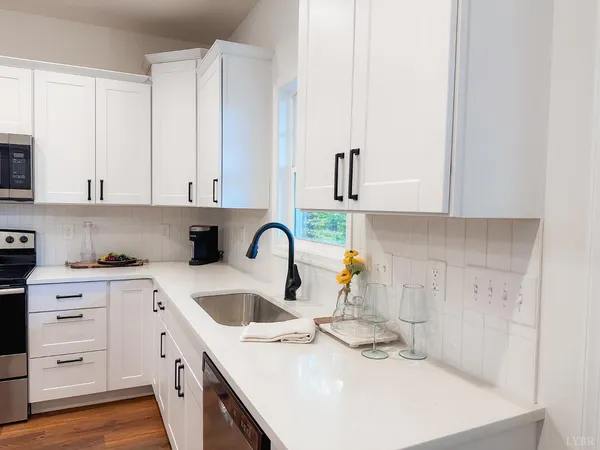 $258,900 | 110 Aaron Place, Unit 611, Lynchburg, VA 24502