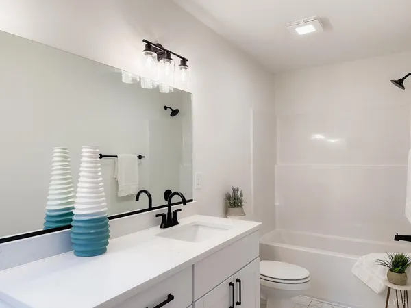 $258,900 | 110 Aaron Place, Unit 611, Lynchburg, VA 24502