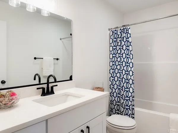 $258,900 | 110 Aaron Place, Unit 611, Lynchburg, VA 24502