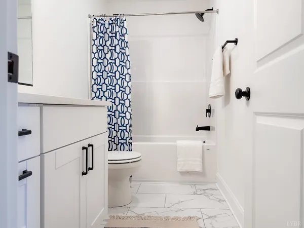 $258,900 | 110 Aaron Place, Unit 611, Lynchburg, VA 24502