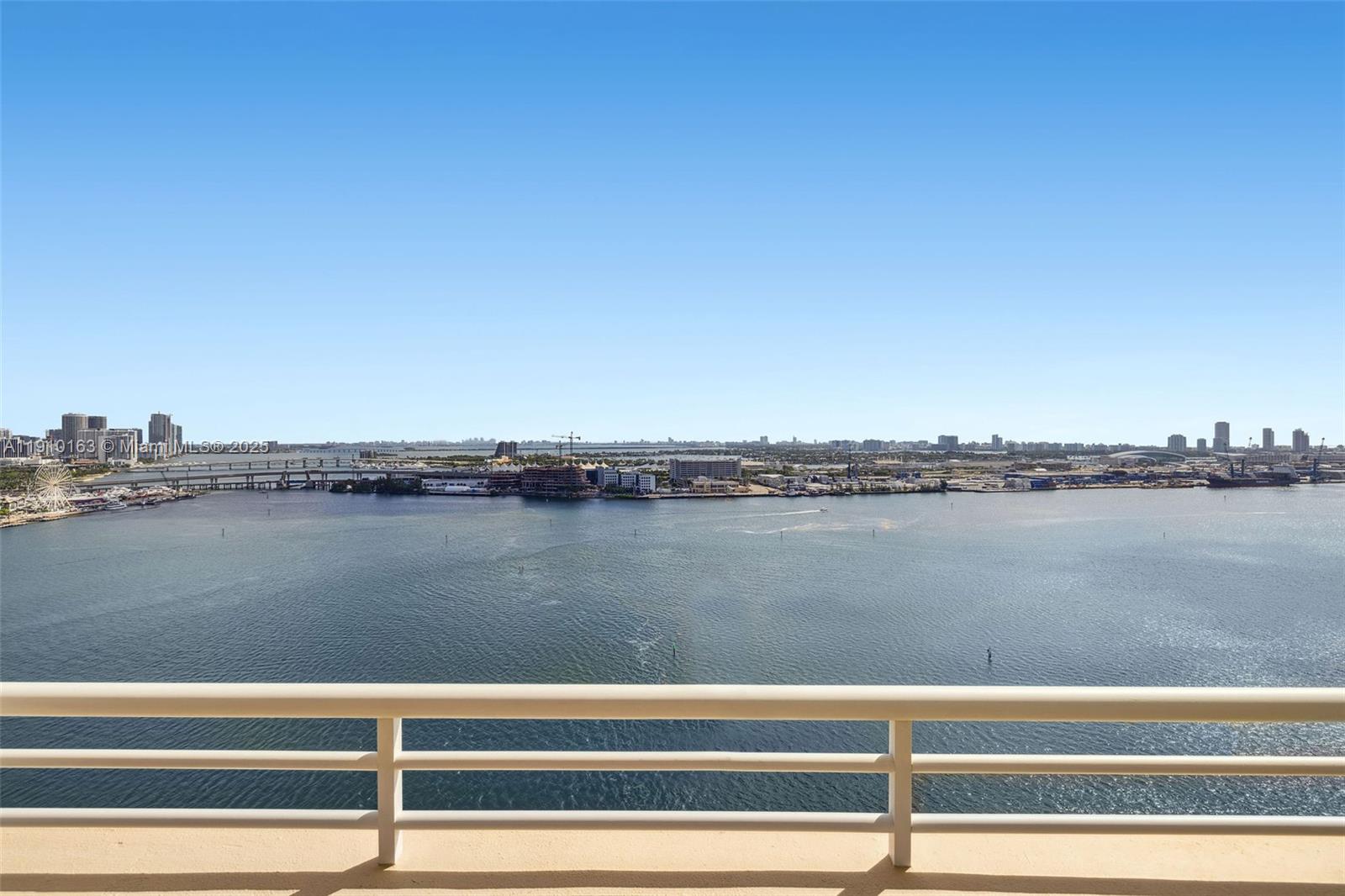 808 Brickell Key Drive, Unit 2601 Miami, FL 33131 - Photo 11 of 50