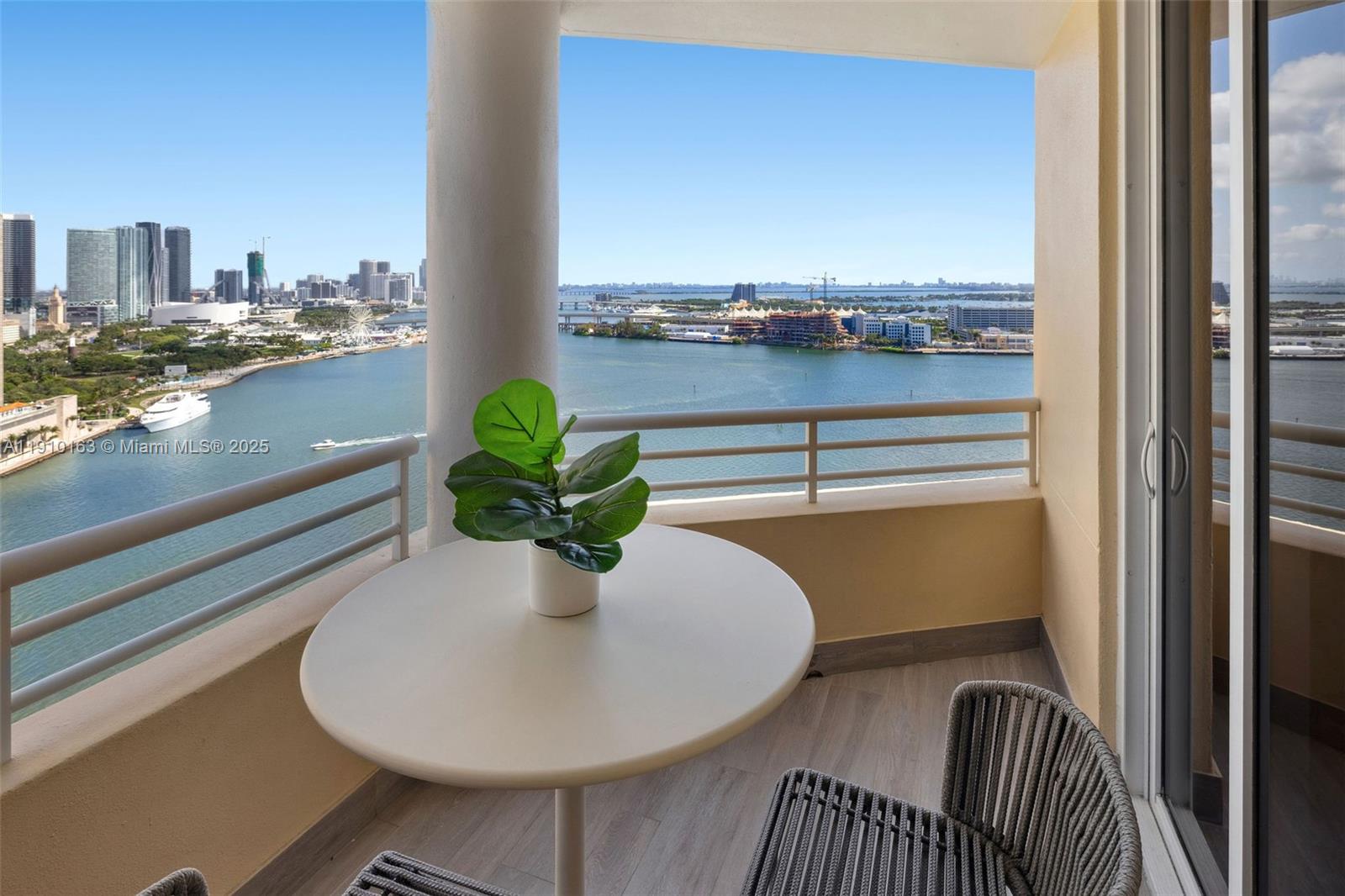 808 Brickell Key Drive, Unit 2601 Miami, FL 33131 - Photo 19 of 50