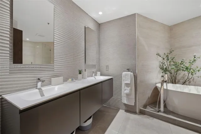 $14,500 | 808 Brickell Key Drive, Unit 2601, Miami, FL 33131