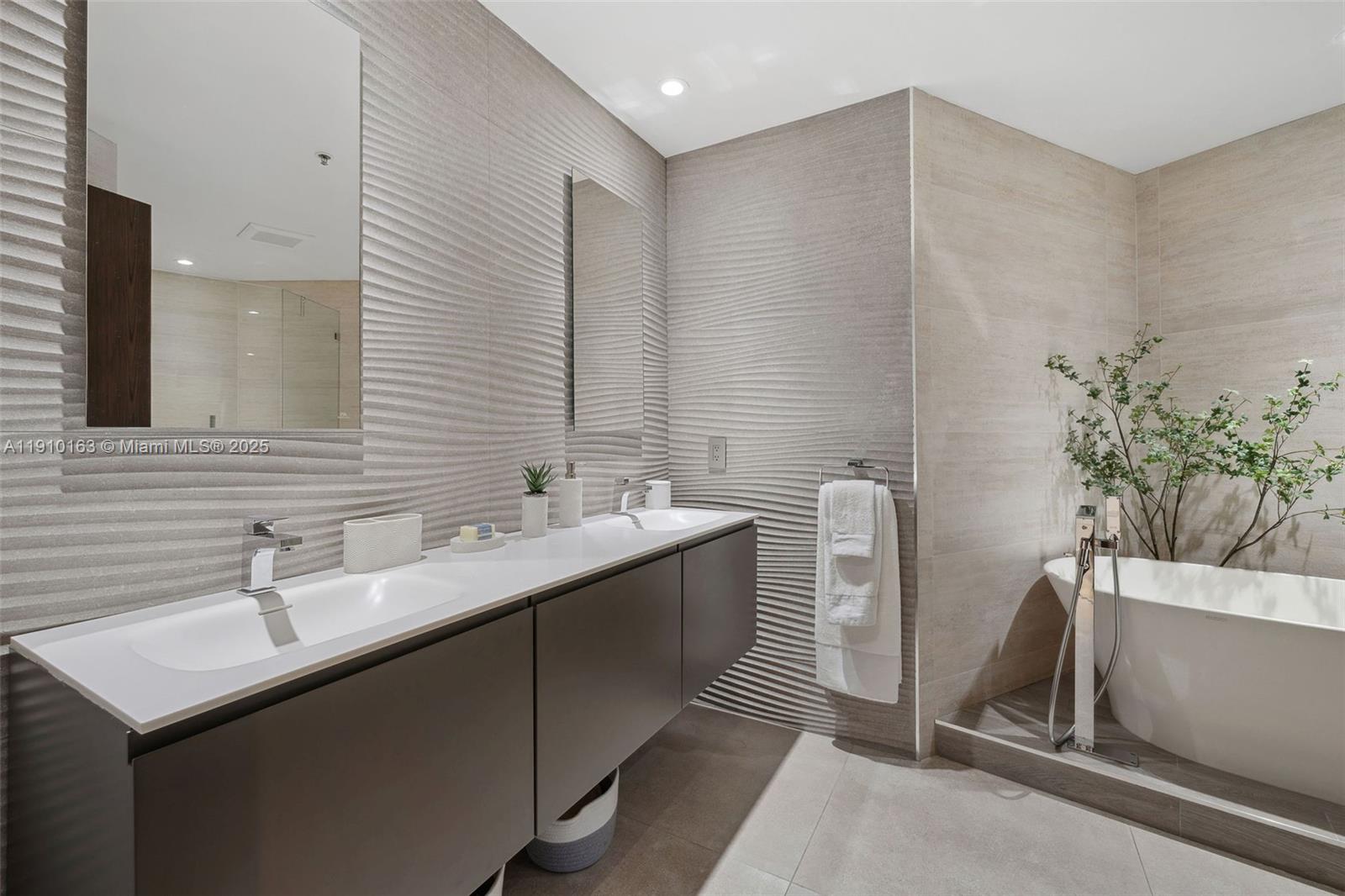 808 Brickell Key Drive, Unit 2601 Miami, FL 33131 - Photo 30 of 50