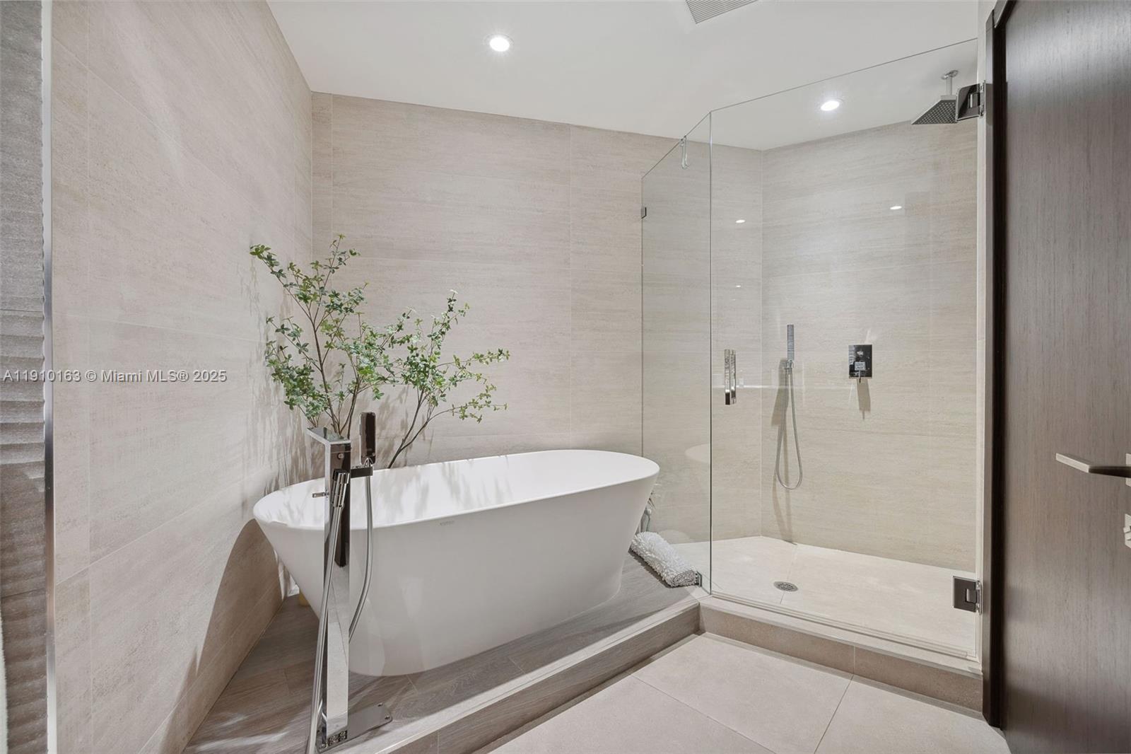 808 Brickell Key Drive, Unit 2601 Miami, FL 33131 - Photo 32 of 50