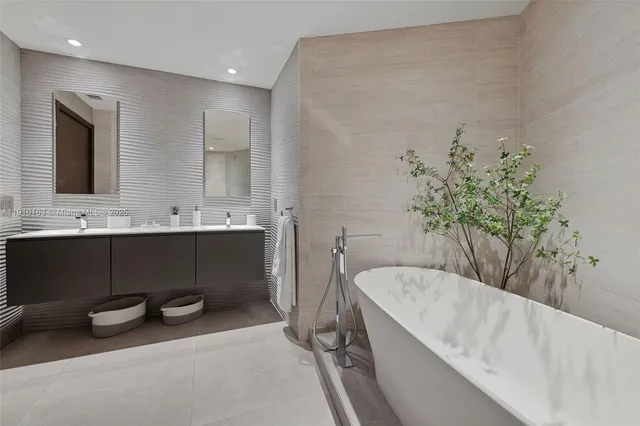 $14,500 | 808 Brickell Key Drive, Unit 2601, Miami, FL 33131