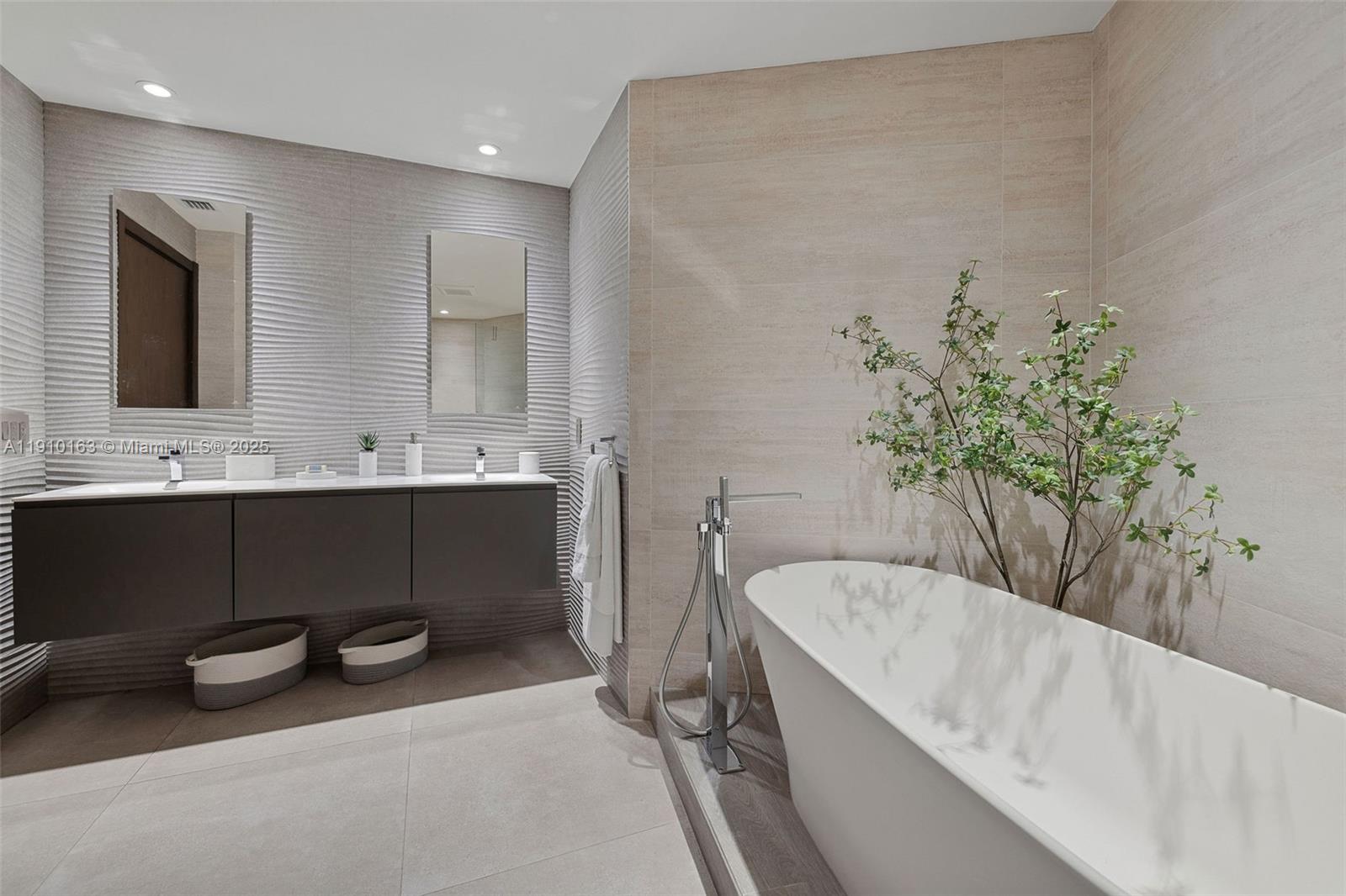 808 Brickell Key Drive, Unit 2601 Miami, FL 33131 - Photo 33 of 50