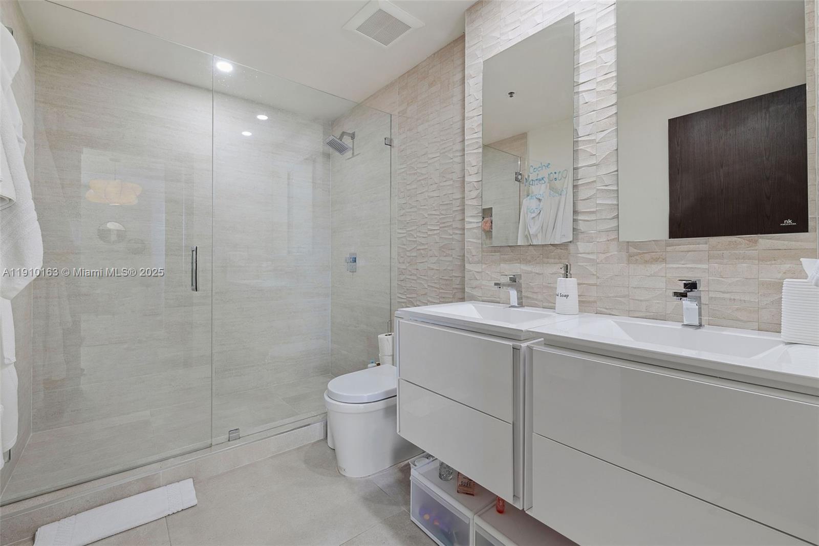 808 Brickell Key Drive, Unit 2601 Miami, FL 33131 - Photo 37 of 50