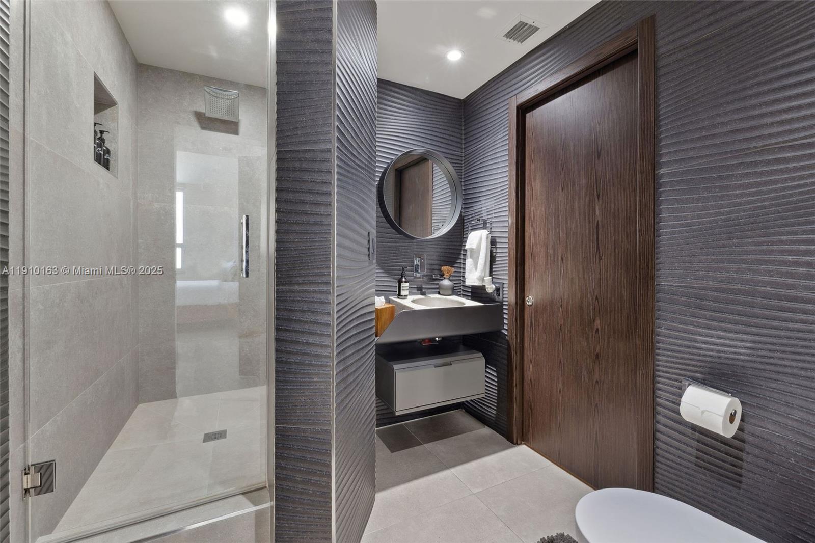 808 Brickell Key Drive, Unit 2601 Miami, FL 33131 - Photo 40 of 50