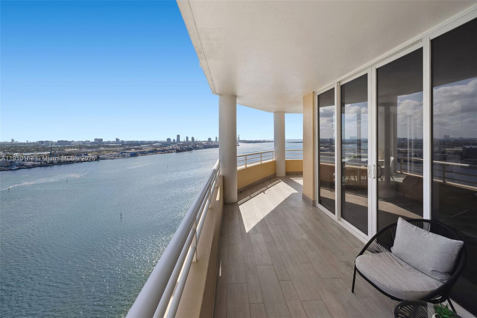 808 Brickell Key Drive, Unit 2601 Miami, FL 33131 - Photo 7 of 50