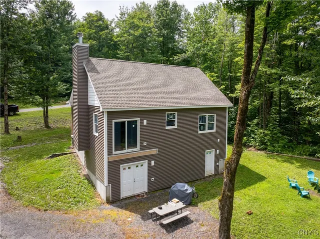 $299,500 | 369 Twin Ponds Drive, Newport, NY 13416