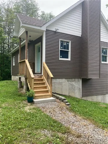 $299,500 | 369 Twin Ponds Drive, Newport, NY 13416