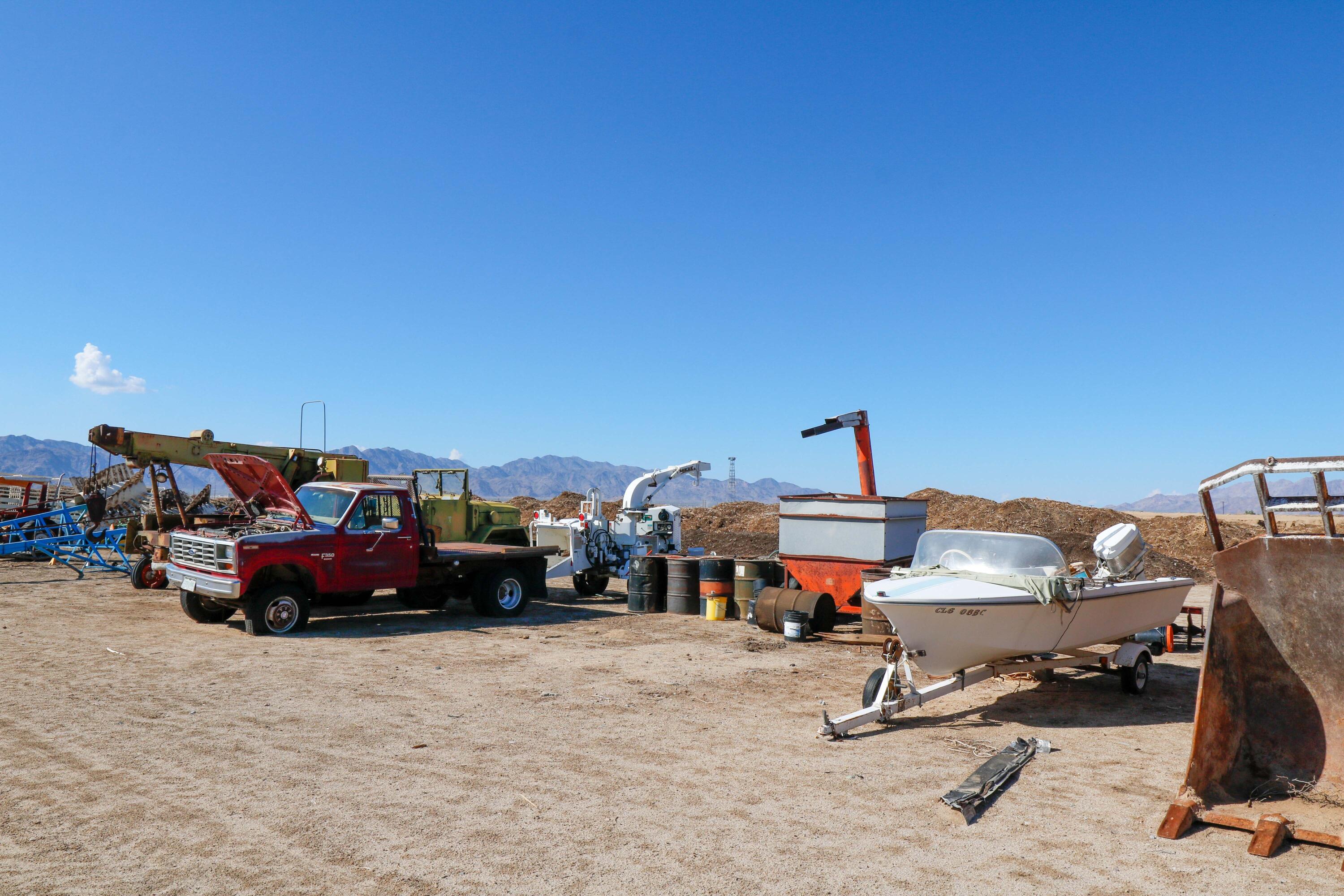 24511 Rice Road Desert Center, CA 92239 - Photo 27 of 65 a living room with furniture