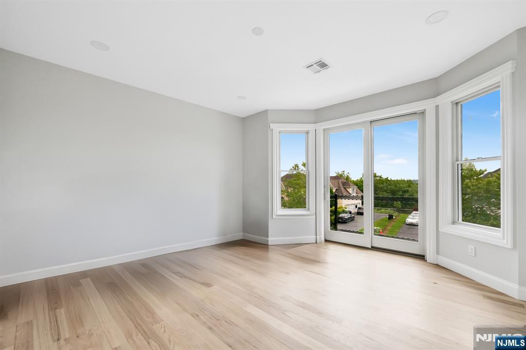 125 Hamilton Trail Totowa, NJ 07512 - Photo 32 of 49