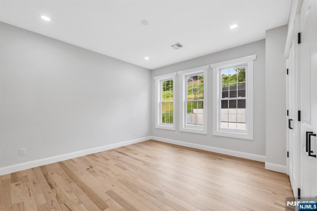 125 Hamilton Trail Totowa, NJ 07512 - Photo 33 of 49