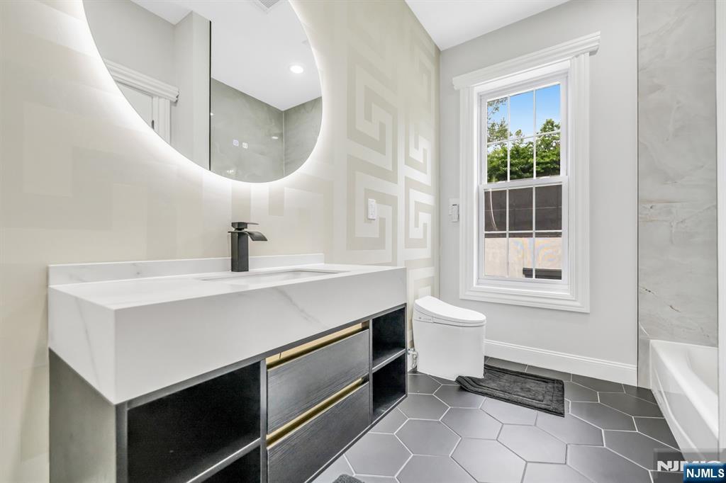 125 Hamilton Trail Totowa, NJ 07512 - Photo 37 of 49