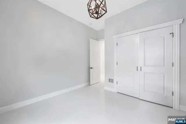 a view of empty room with window