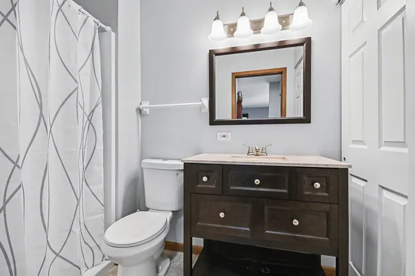 $225,000 | 1484 Stonebridge Circle, Unit B6, Wheaton, IL 60189