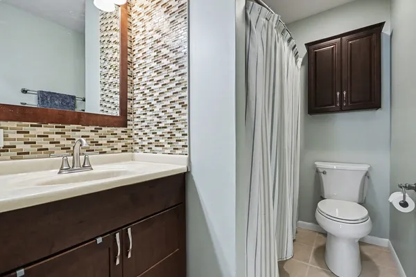$225,000 | 1484 Stonebridge Circle, Unit B6, Wheaton, IL 60189